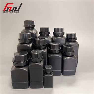 Štvorcová plastová fľaša na činidlo